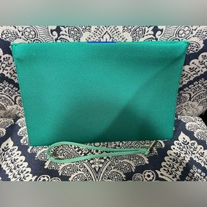 🎉 SOLD 🎉 rothy's the wristlet in sea green